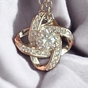 NWT Certified Moissanite 0.5ct S925 Silver Pendant 18" Chain NWT